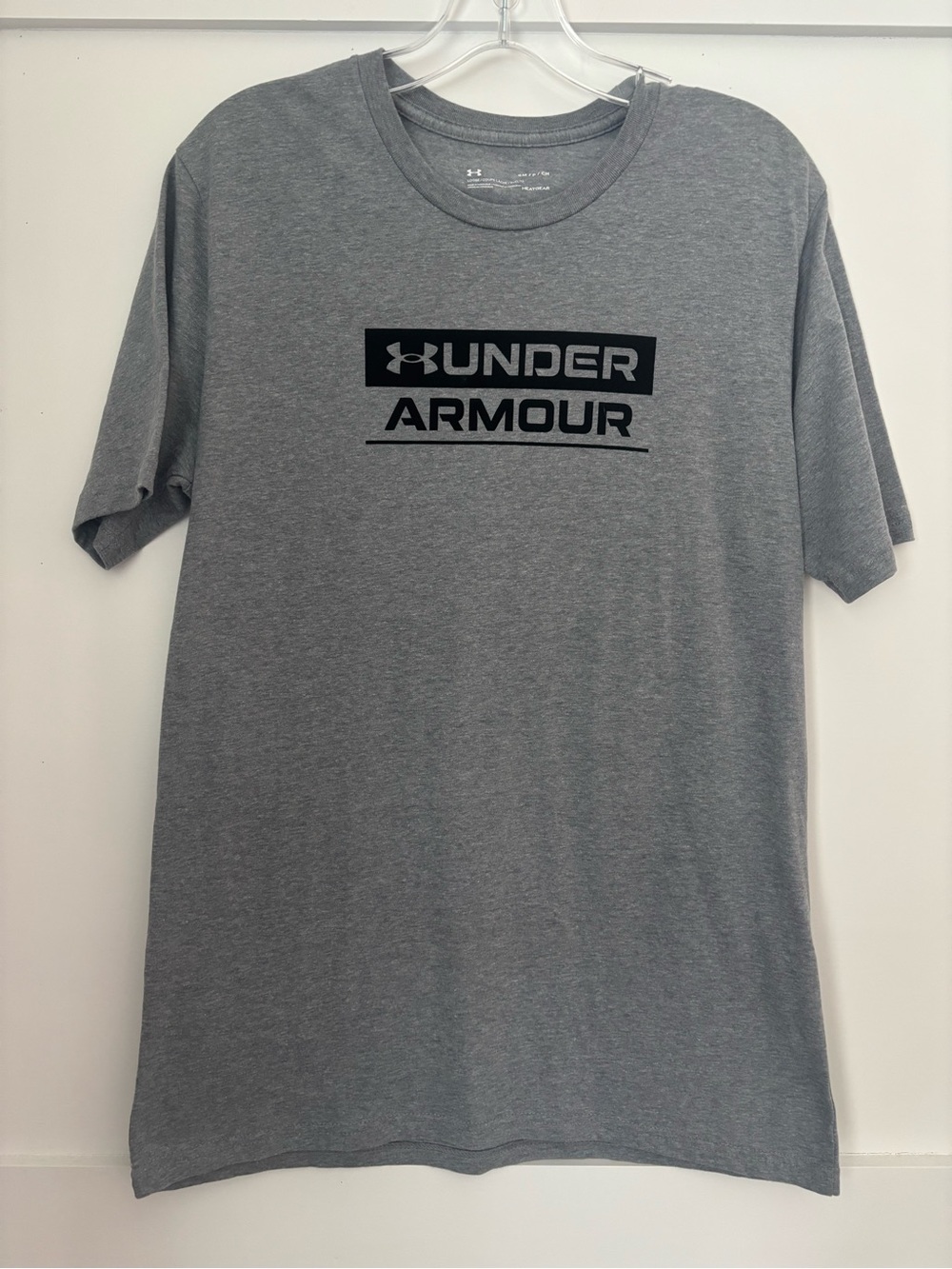 Under Armor men’s shirt size small in excellent condition